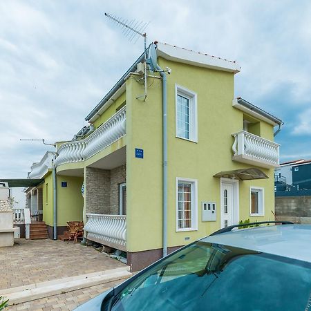 Apartments Mahnet Vir Exterior photo
