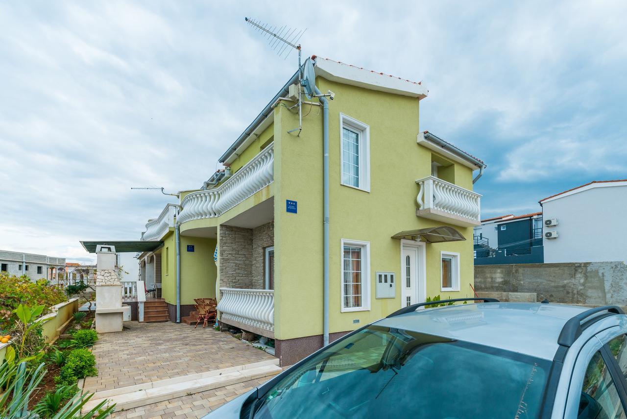Apartments Mahnet Vir Exterior photo