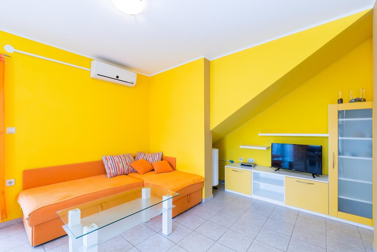 Apartments Mahnet Vir Exterior photo