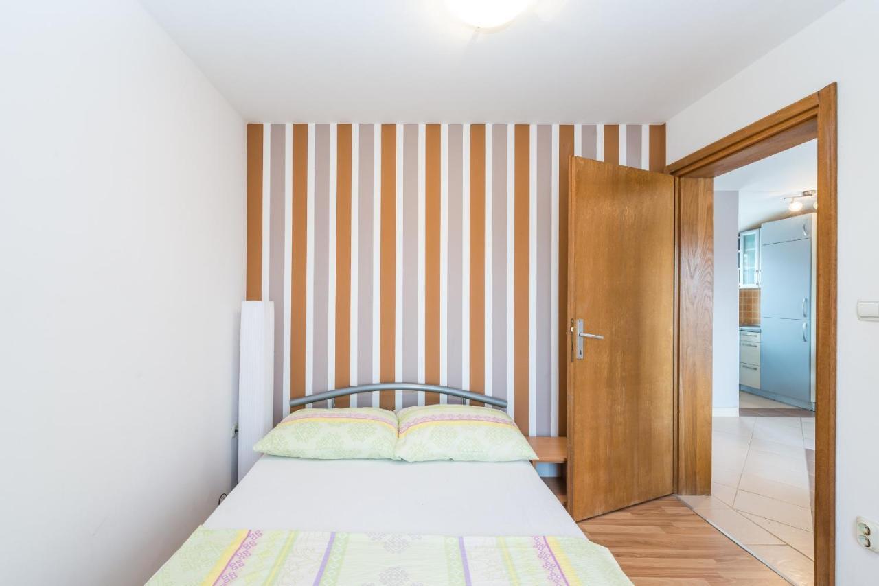 Apartments Mahnet Vir Room photo